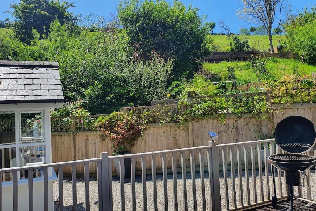 Bijou Coastal Apartment In Polperro With Hot Tub Onsite Parking Downhill Walk To Village Ngoại thất bức ảnh